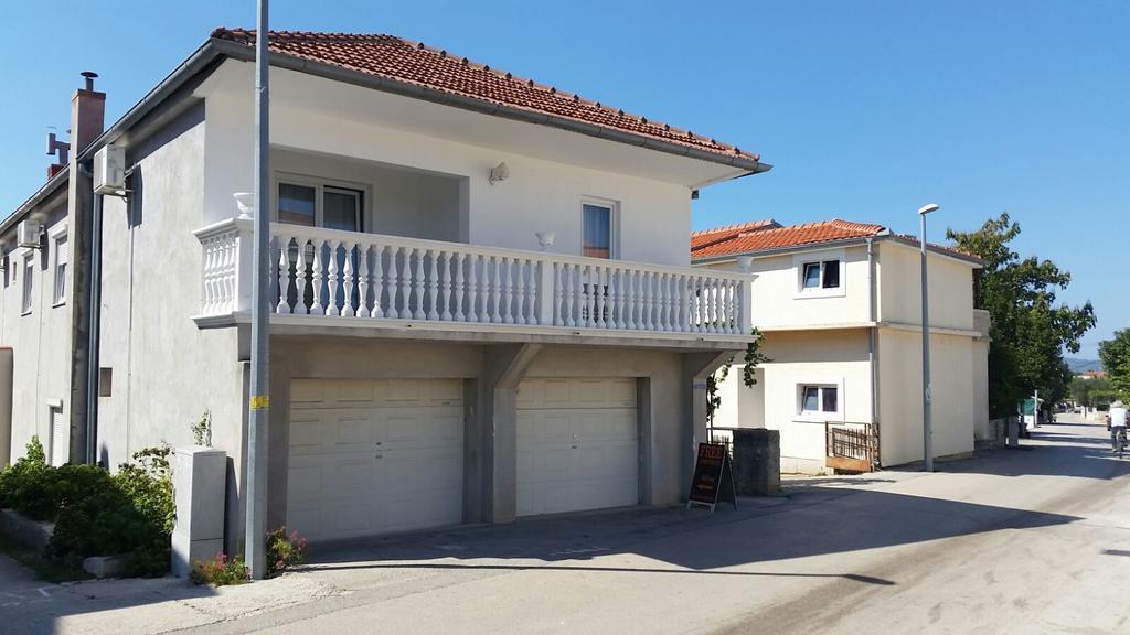 Apartmani Kod Rade Пакоштане Екстер'єр фото